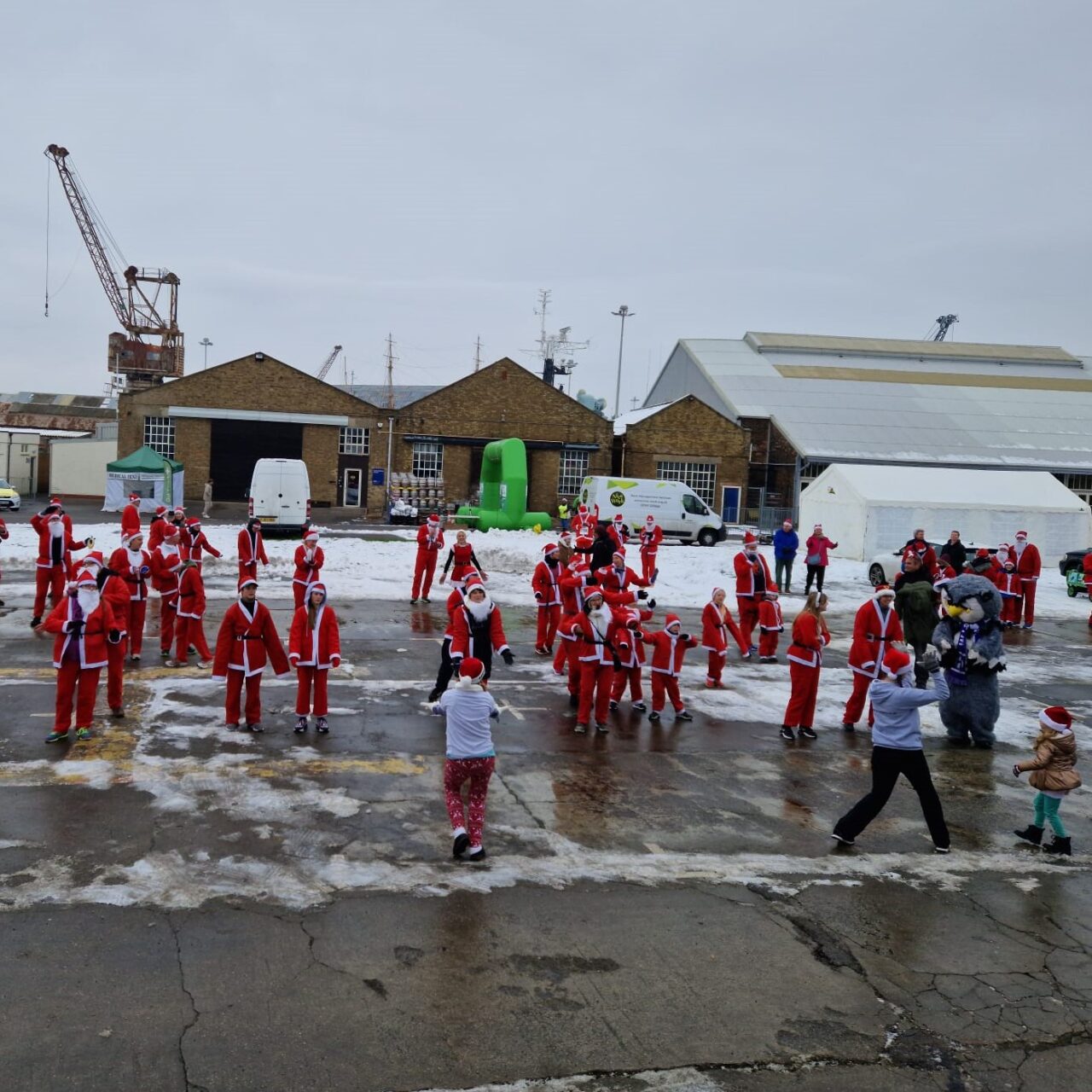https://www.therightstepdc.co.uk/wp-content/uploads/2022/12/SQ-Santa-Fun-Run-Warm-Up-2022-Dance-Medway-1280x1280.jpg